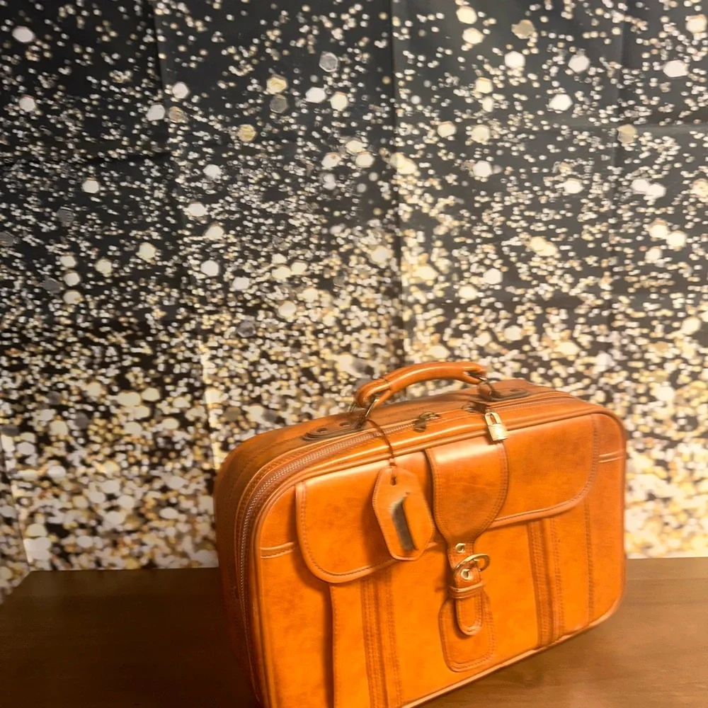Elegant Tan Leather Men's Bag